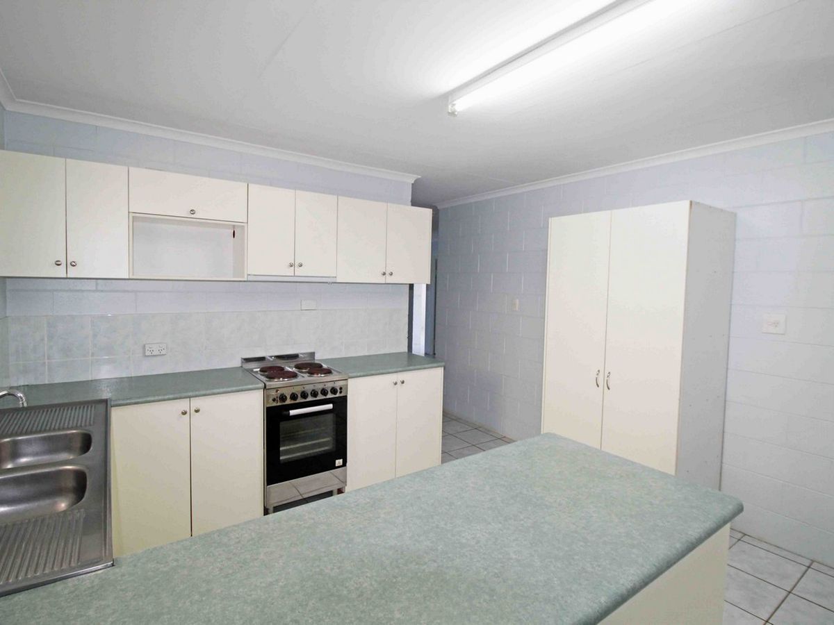 24 Azalea St, Atherton
