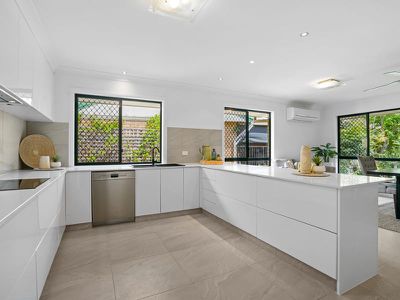 14 HILLVIEW PARADE, Ashmore