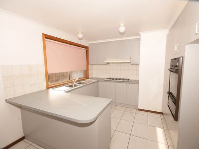 1/93 Chirnside Avenue, Werribee
