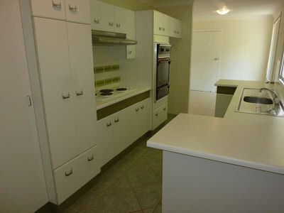 4 Avon Place, Forster