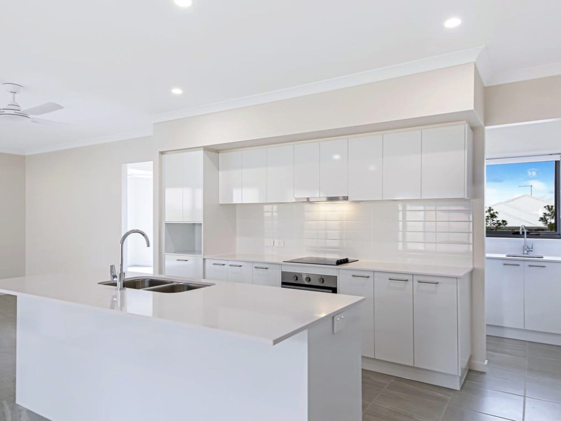 32 Excalibur Crescent, Southside