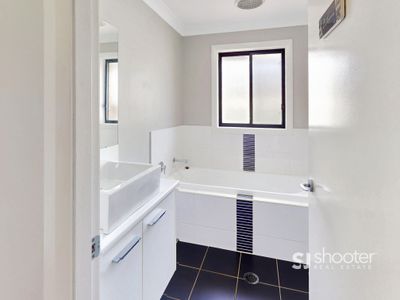 12 Glenshee Close, Dubbo
