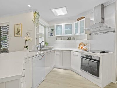 27 Captain Cook Close, Arundel