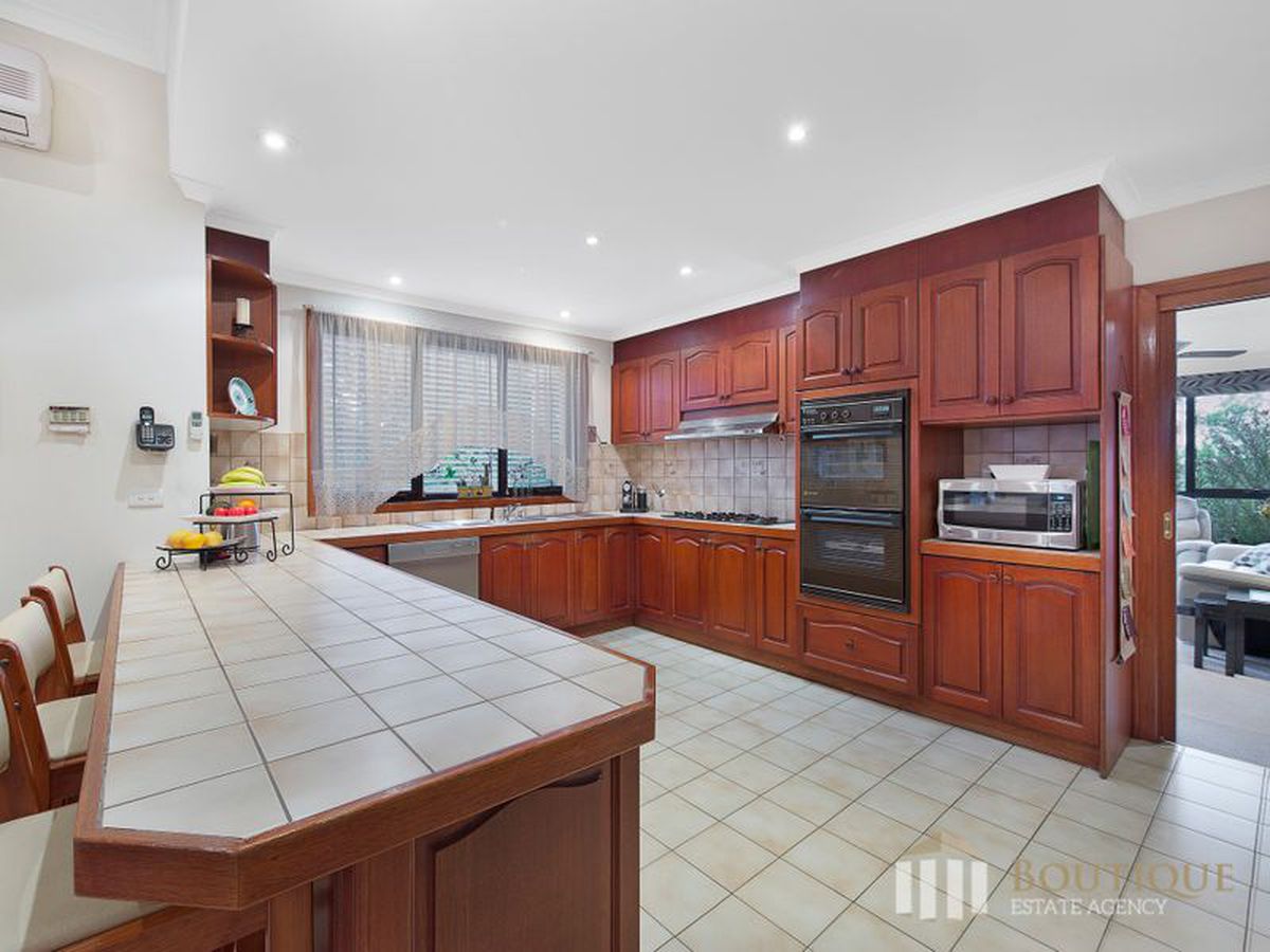 17 Bellbrook Drive, Dandenong North