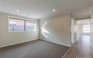 18 Peridot Avenue, Officer