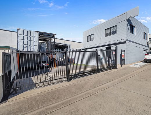 Versatile Warehouse with Exclusive Yard in Prime Industrial Precinct