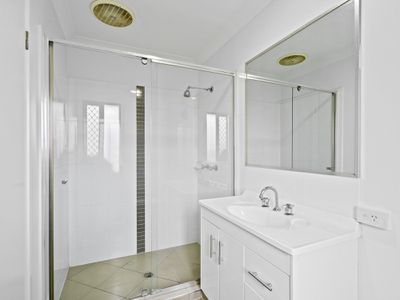 9 Wyndham Cct, Holmview