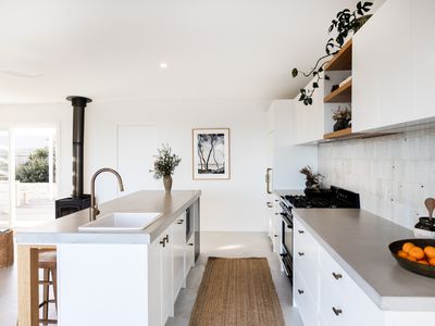 40 Sunset Strip, Manyana