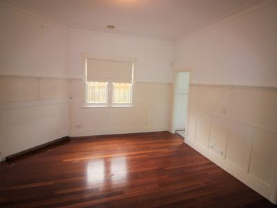 246 Autumn Street, Manifold Heights