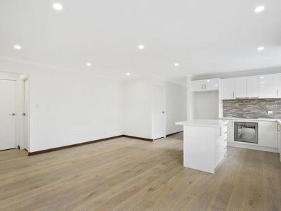 1 / 11 Bellagio Cres, Coomera