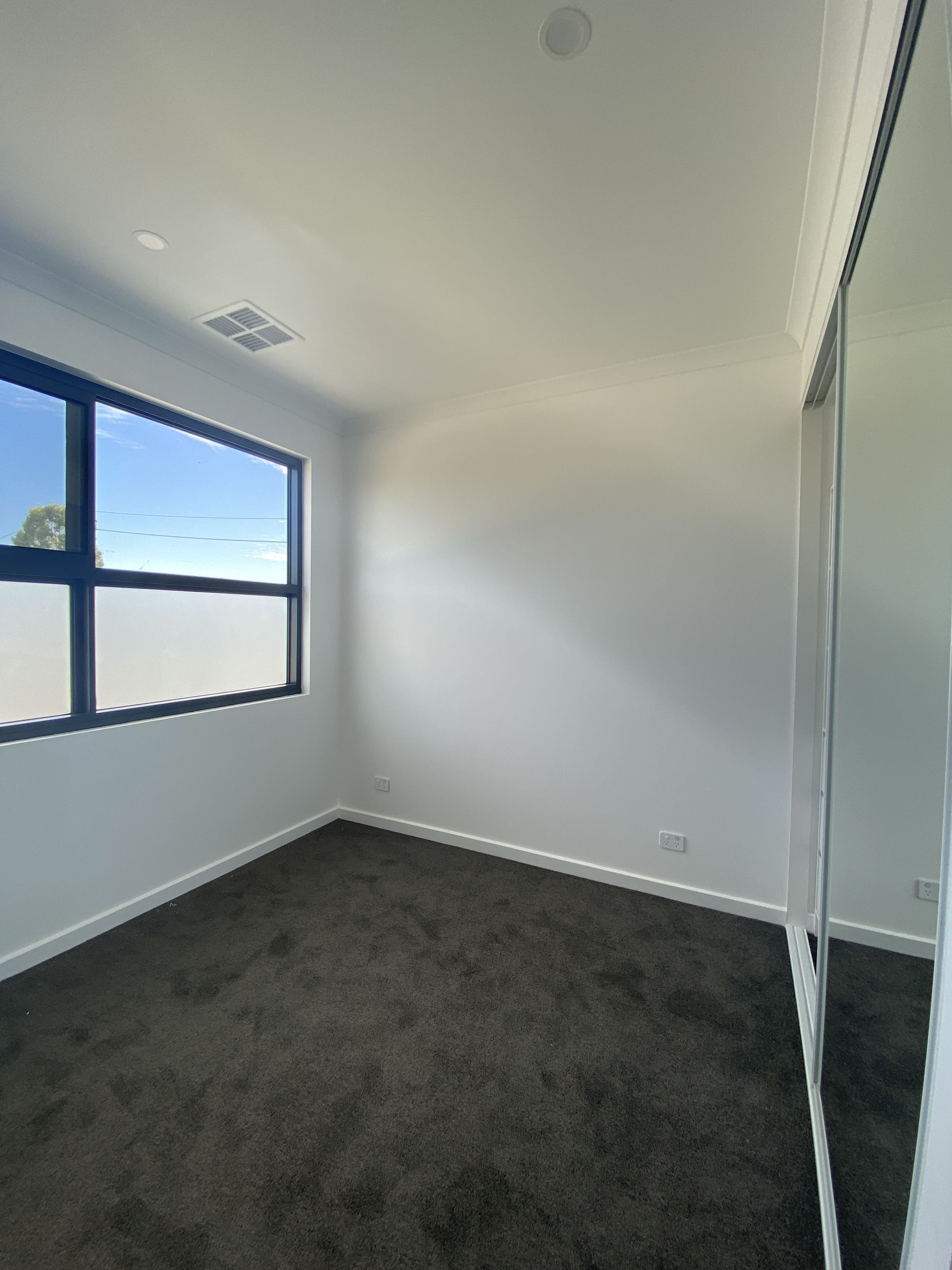 32B Avenue Road, Paradise