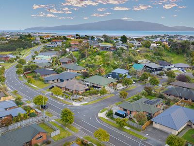 2 Jeannie Way, Waikanae Beach