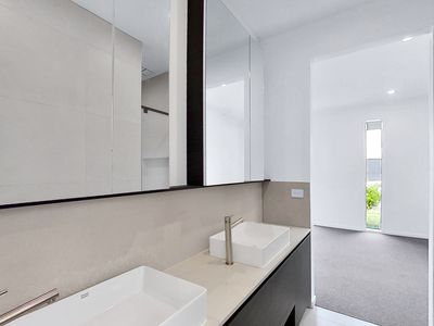 112 Starboard Way, Werribee South