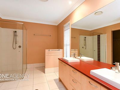 13 The Crescent, Underwood
