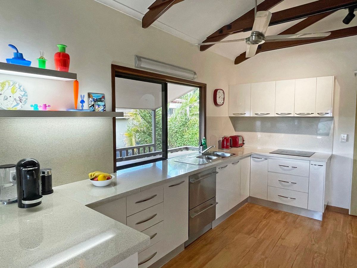 9 Tenth Avenue, Atherton