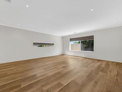 14 Aquitane Drive, Cranbourne East