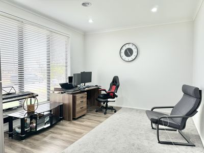 5 Medlar Avenue, Manor Lakes