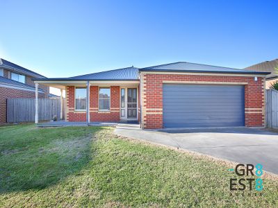 42 Westmoreland Avenue, Cranbourne North