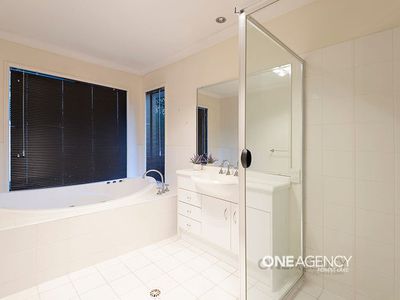 21 Carisbrook Cct, Forest Lake