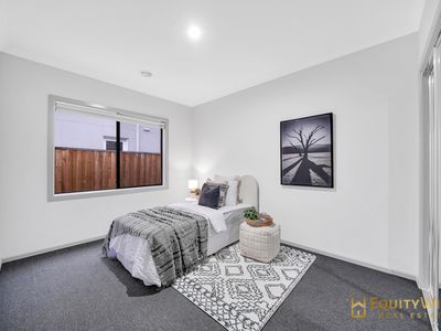 3 Farmingdale Street, Manor Lakes