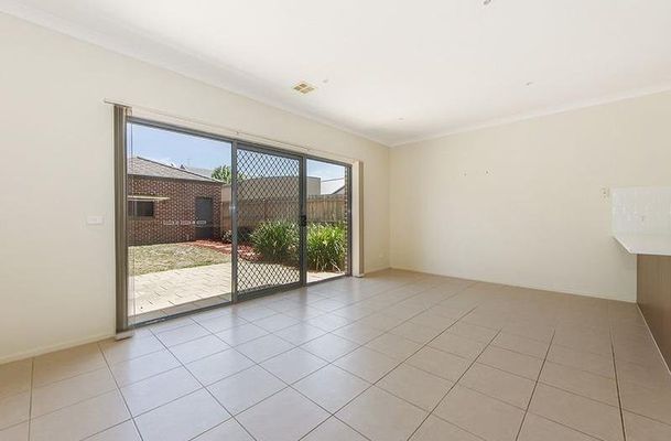 70 Hamilton Hume Parade, Craigieburn
