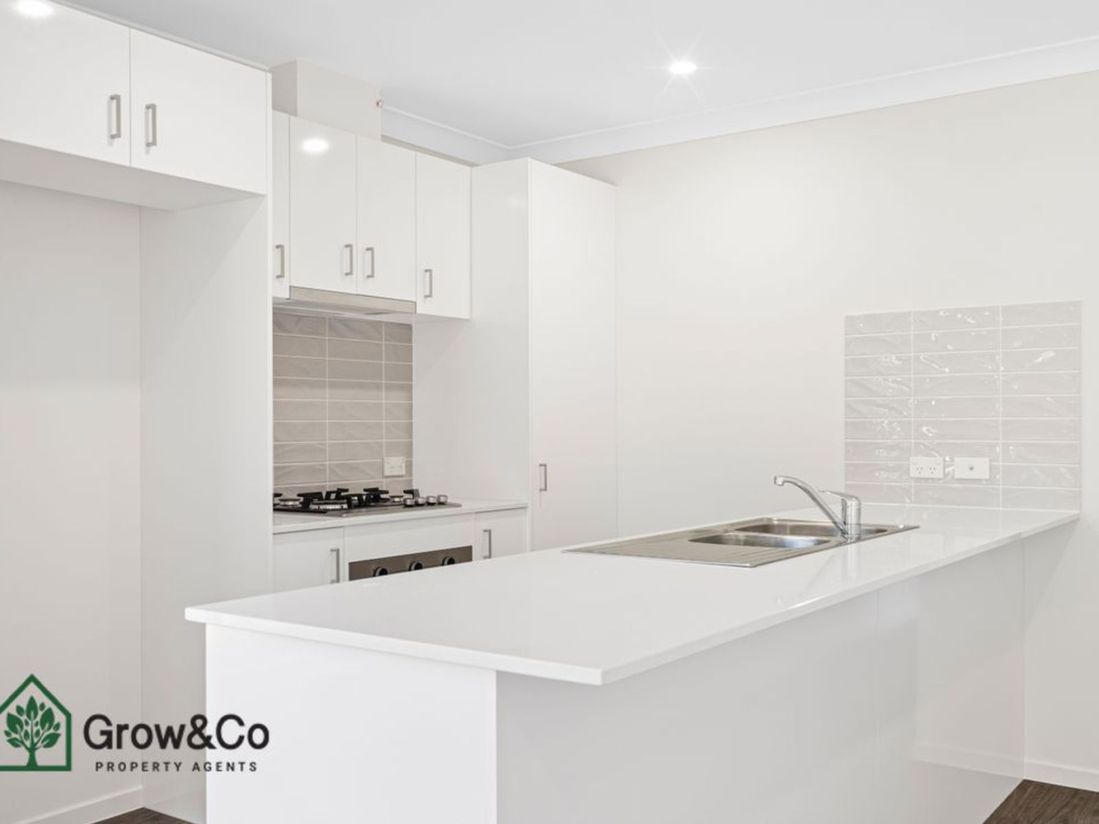 Investor or Two families! under $1.15 m Dual Home 
