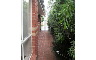 8 Grange Circuit, Beaconsfield
