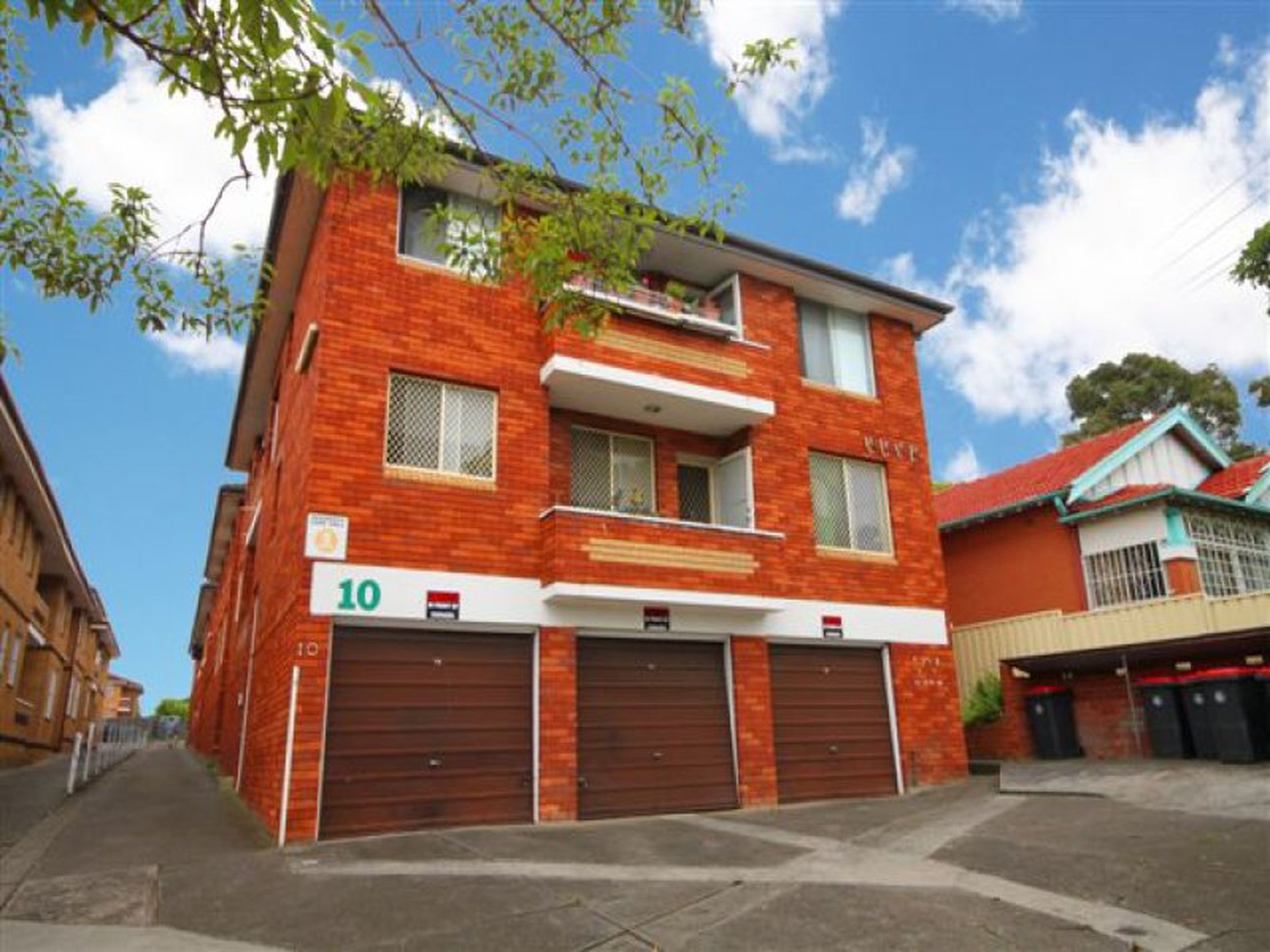 2 / 10 Fairmount Street, Lakemba