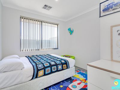 10 Paddle Way, Yanchep