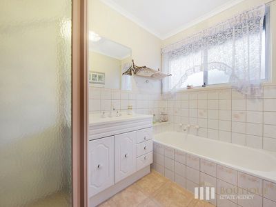 34 Downard Crescent, Dandenong North