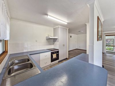 10 Third Avenue, Atherton