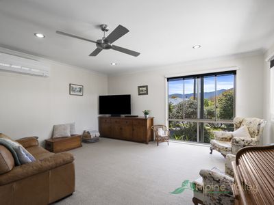 34 Freeburgh Avenue , Mount Beauty