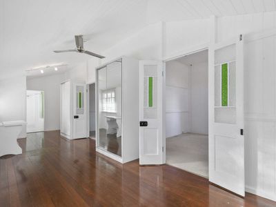 1 / 120 Cypress, Torquay