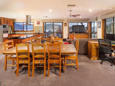 3 VISTA COURT, Bellbridge