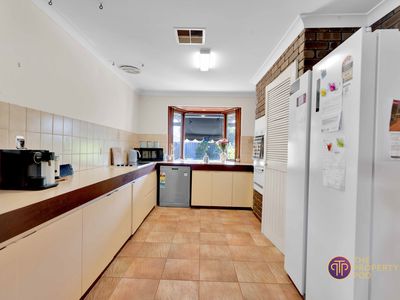 17 Fountain Way, Huntingdale