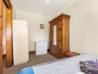 8A Mackenzie Street West, Golden Square