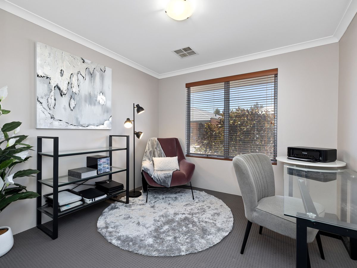 7 / 22 Whittaker Turn, Piara Waters