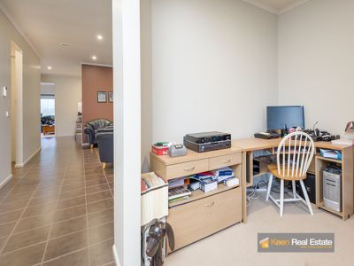 10 Fallingwater Drive, Pakenham
