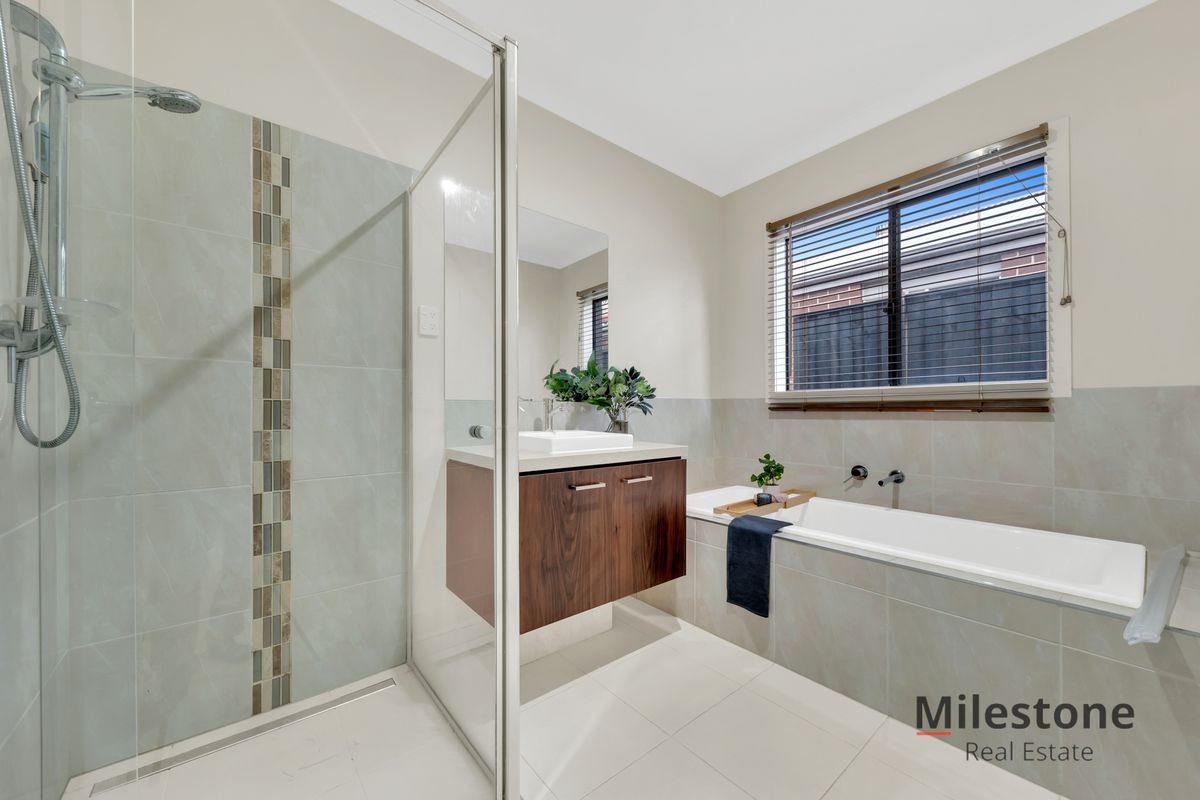6 Galileo Way, Cranbourne West