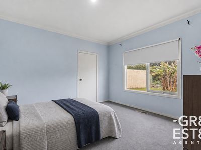 8 Stanhill Drive, Cranbourne South