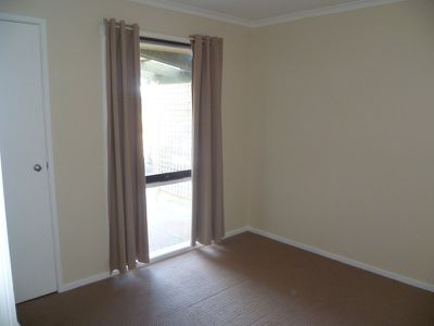 1 / 2 Nanworen Crescent, Bell Park