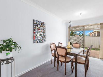 4 / 2 Bangalay Close, Woodberry