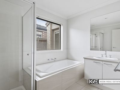 6 Valentine Lane, Cranbourne North