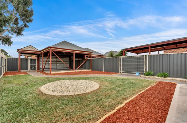 13 Meadowbank Lane, Craigieburn