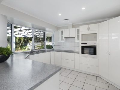 33 Seacove Court, Noosa Waters