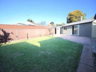 2 Gunyah Crescent, Roselands