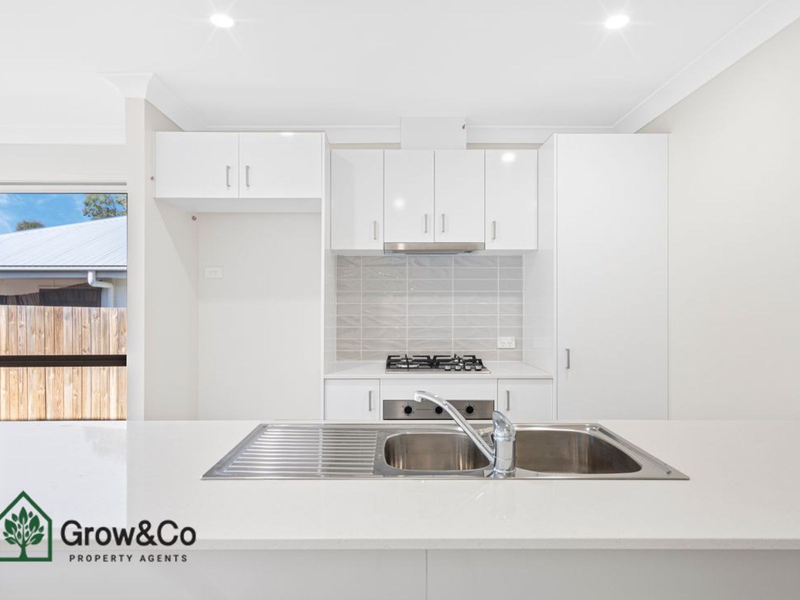 Investor or Two families! under $1.15 m Dual Home 