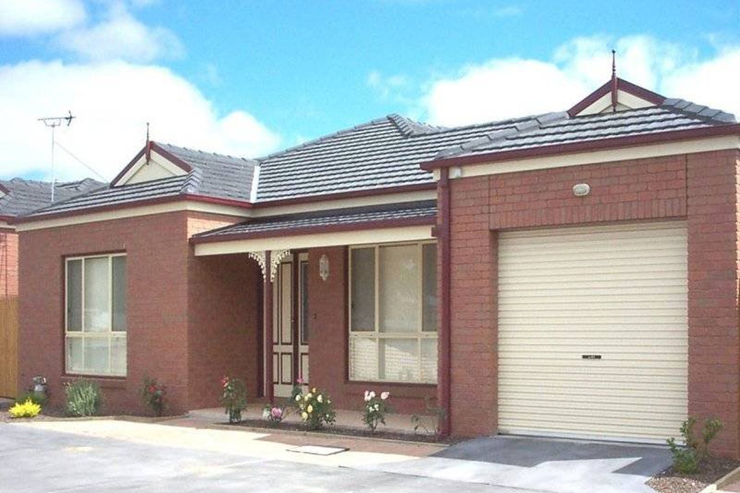 1-3 McNeil Close, Horsham
