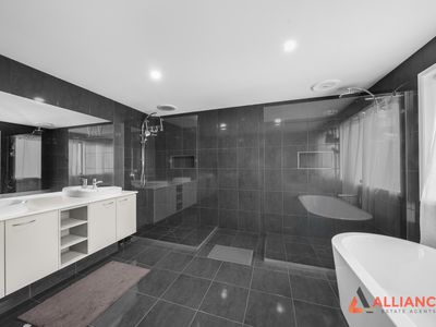 2 Riverine Street, Wollert