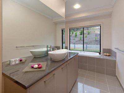 21 LAMBOURN DRIVE, Wodonga